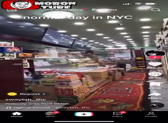 Video :He throws a food can in the head of an unruly customer to get rid of him
